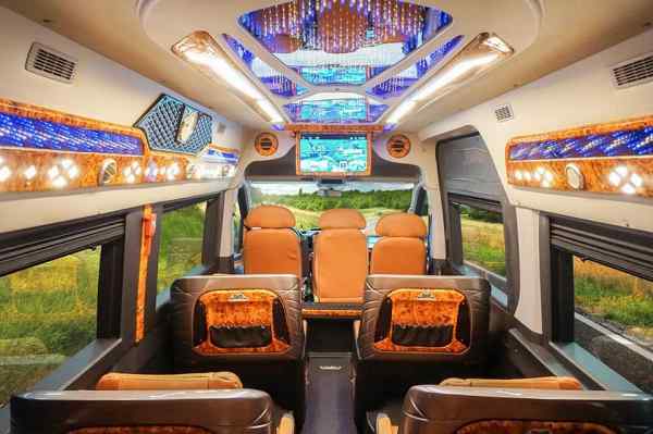 Nội thất xe 9 chỗ được ví như khoang hạng sang khi đi máy bay